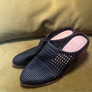 Time and Tru black mules